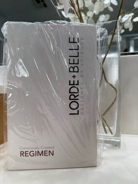 Lorde + Belle Regimen Cleanser & Exfoliant - White